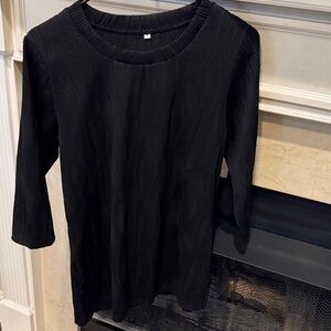 Black Women's Knit top with design.  Stretchy fabric.  Size M. Listing #9150